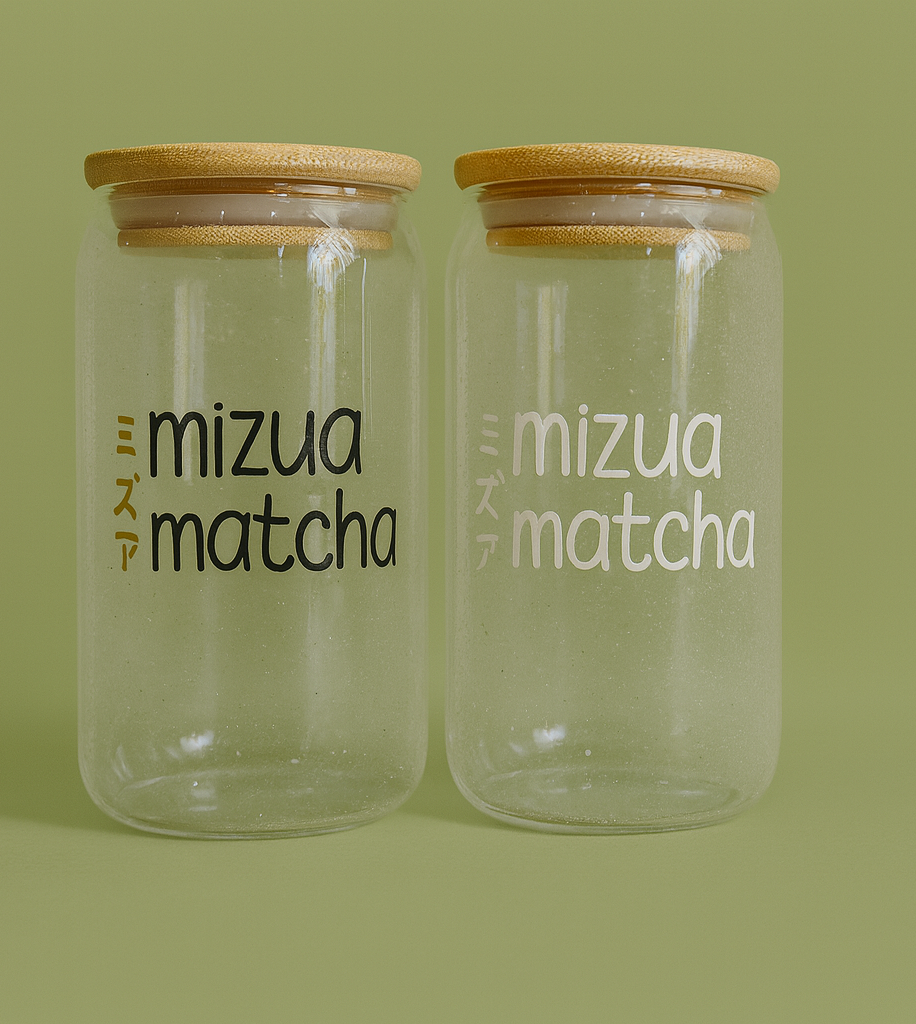 Matcha glas met rietje